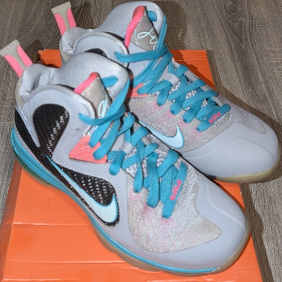 Nike LeBron 9 'South Beach' - Picture 2 of 8